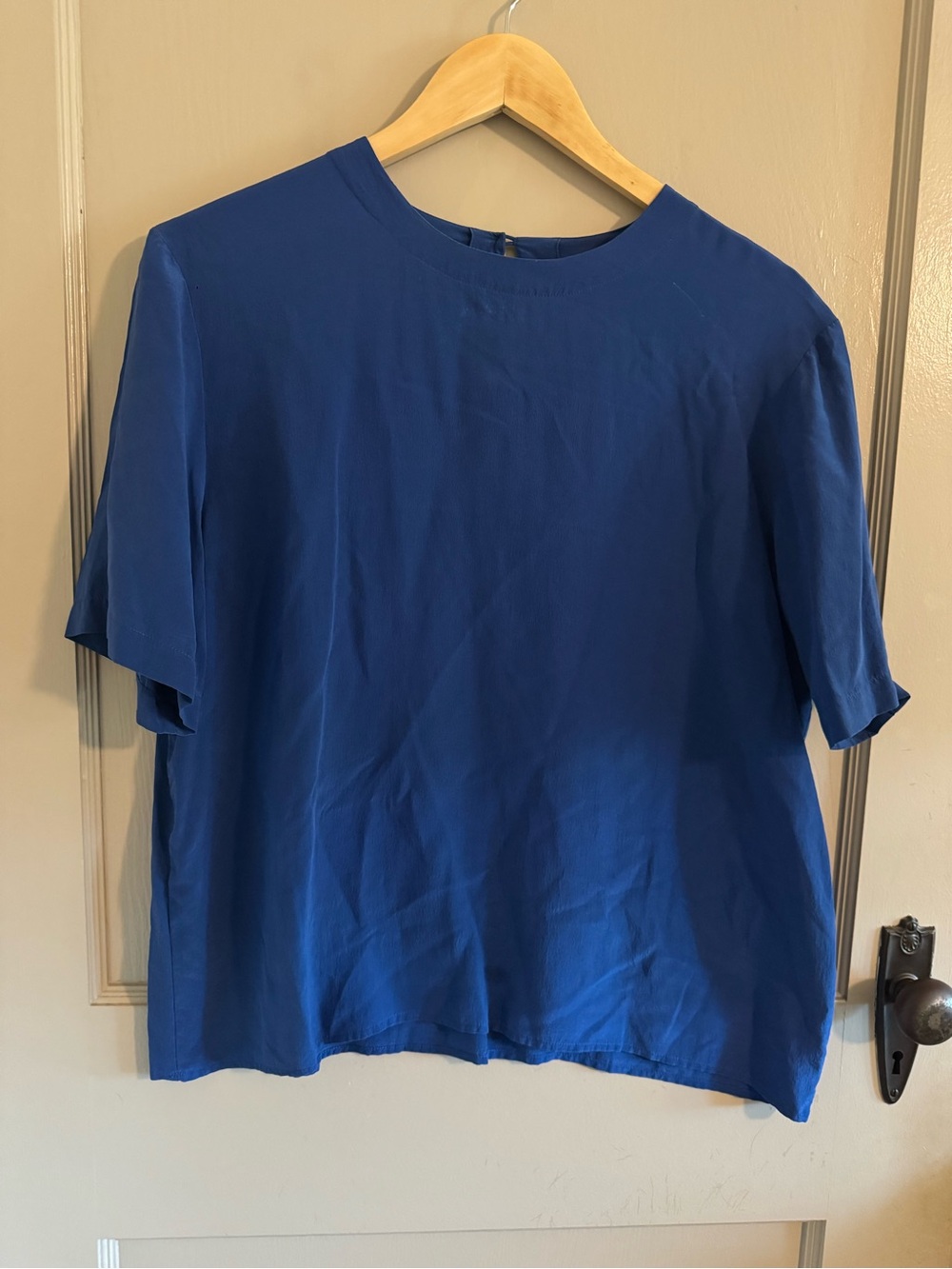 1980s era 100% silk women’s blouse in blue